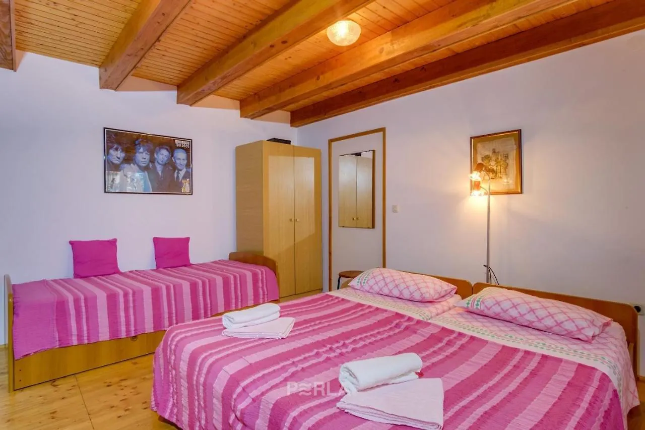 Apartment Casa Melita With Garden Stinjan