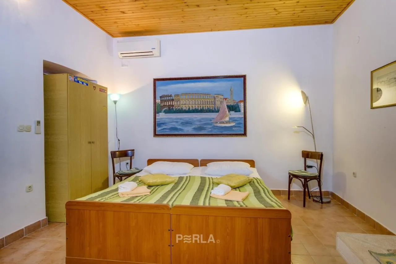 Apartment Casa Melita With Garden Stinjan
