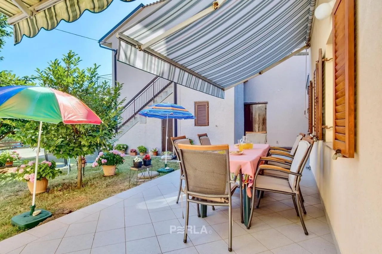 Apartment Casa Melita With Garden Stinjan