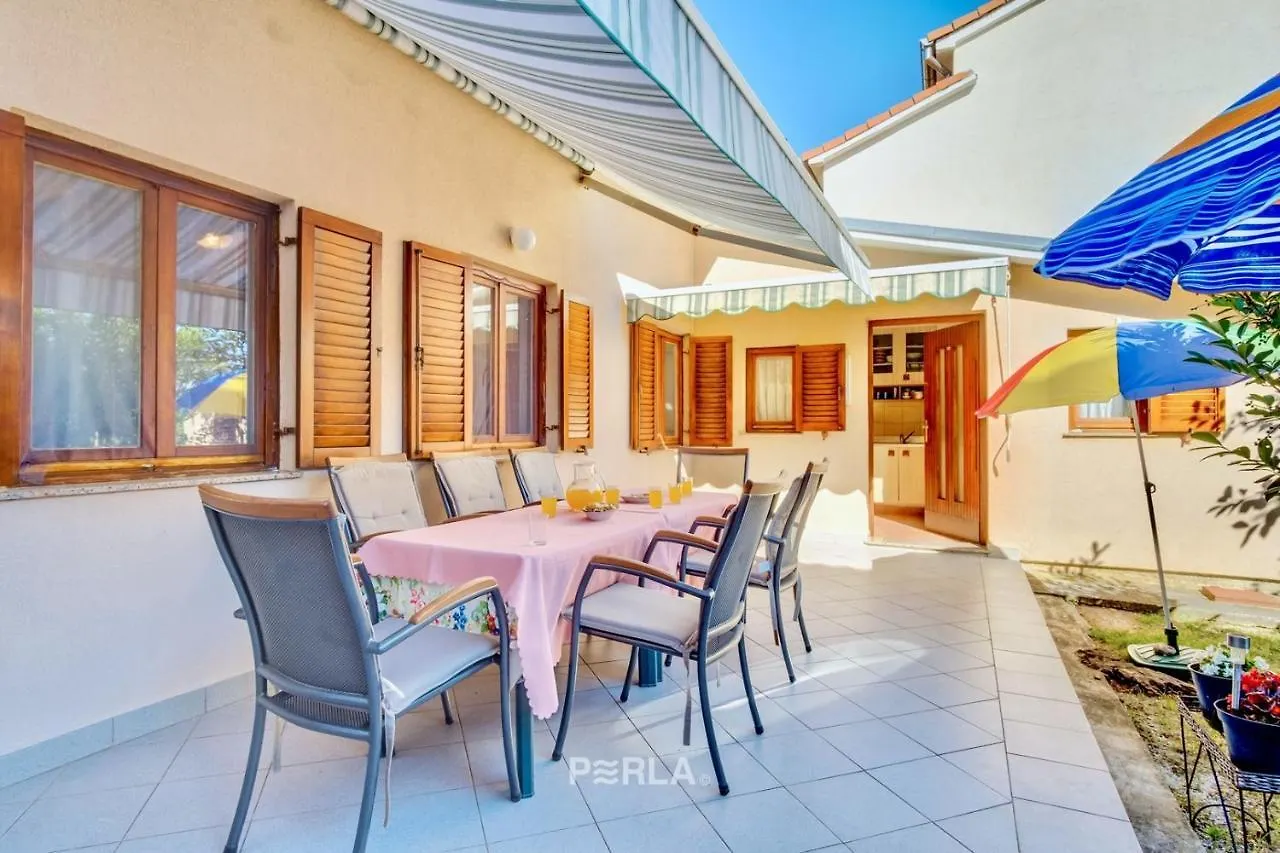 Apartment Casa Melita With Garden